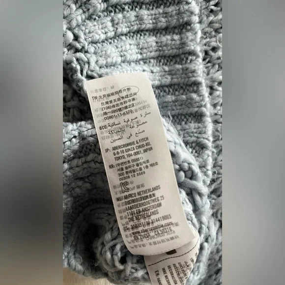 Hollister comfy, cozy rib stitch woman’s sweater - Picture 11 of 11